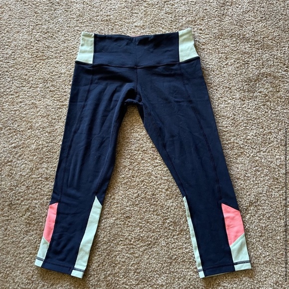 Lululemon Embody crop - Picture 4 of 5